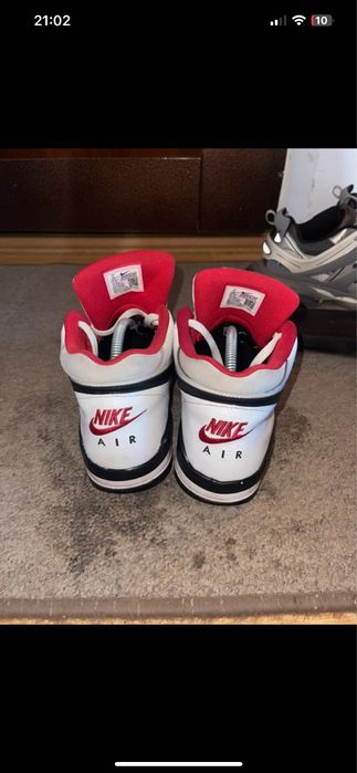 adidasi nike air flight