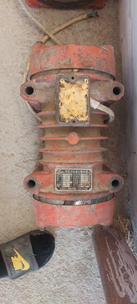 Shlakablok uchun vibrator sotiladi 2.2kw