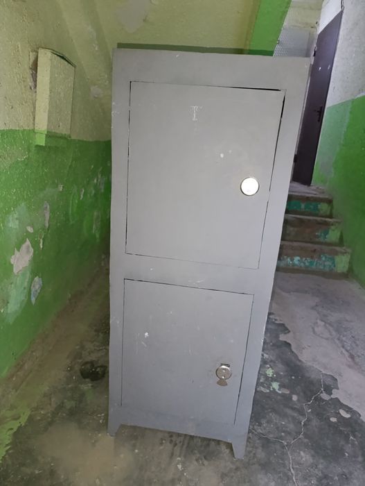 Сейф металлический