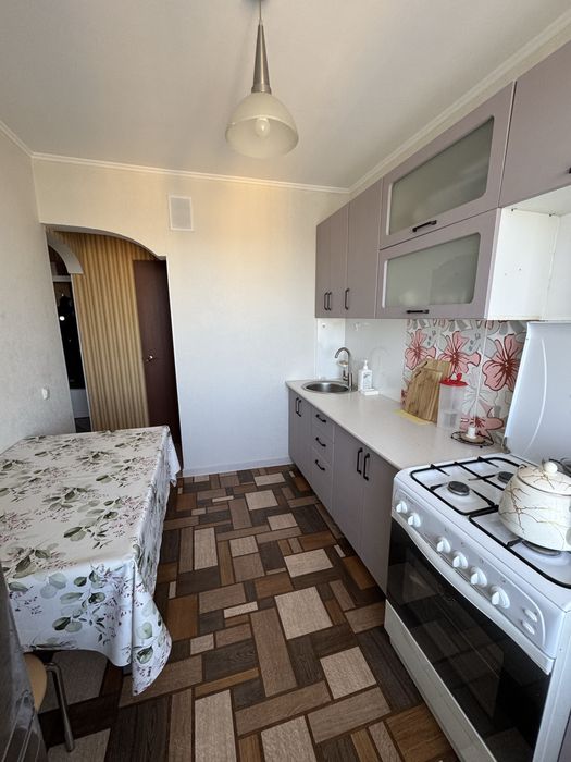 продам 3-х комнатную квартиру, в 11 мкр , 8/10 эт.