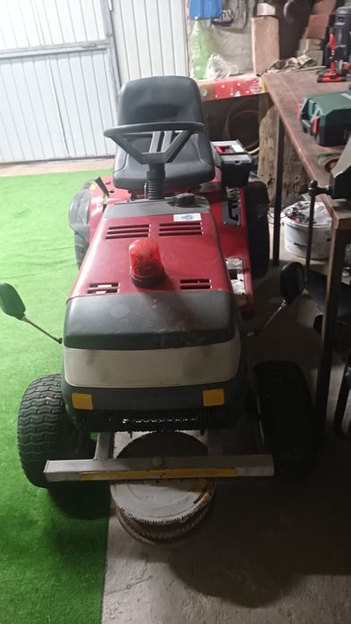 Tractoraș de grădină