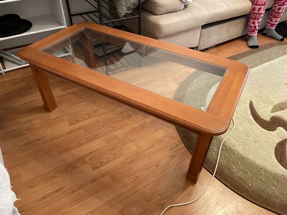 Masa din lemn cu geam