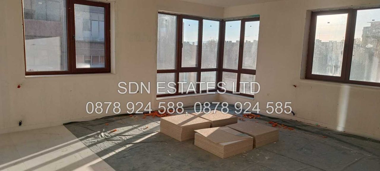 Продава се Тристаен апартамент в Казанлък - 101 кв.м за 1428 €/кв.м - Снимка #1
