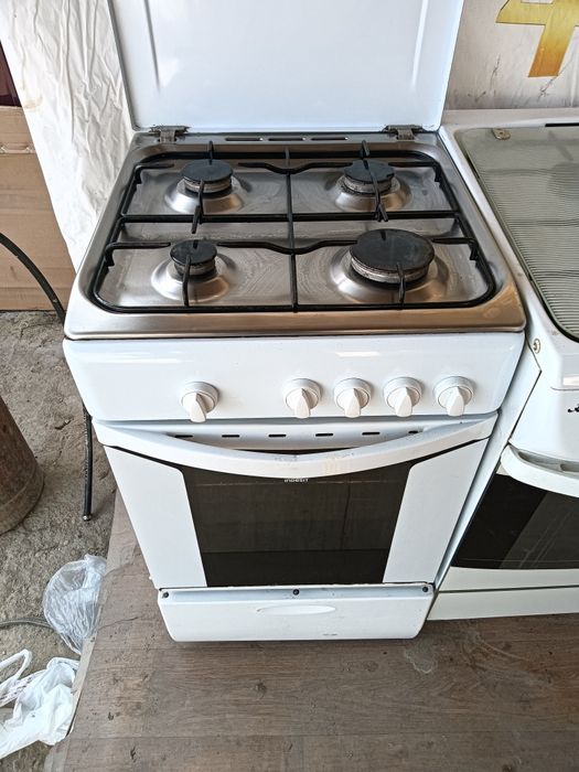 Продам газ плиту