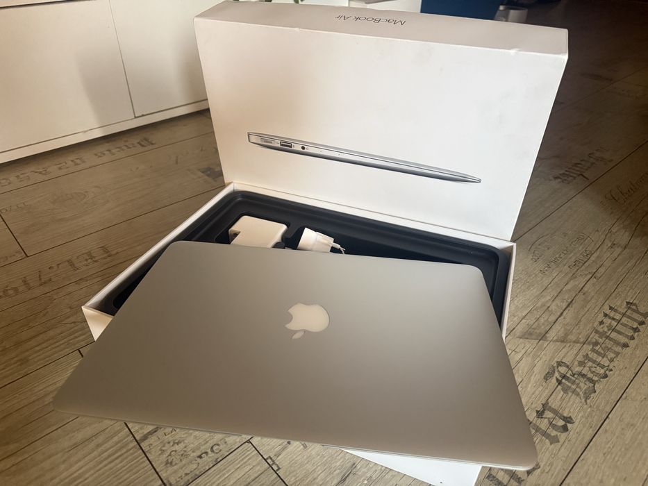 Продавам MACBOOK AIR 13