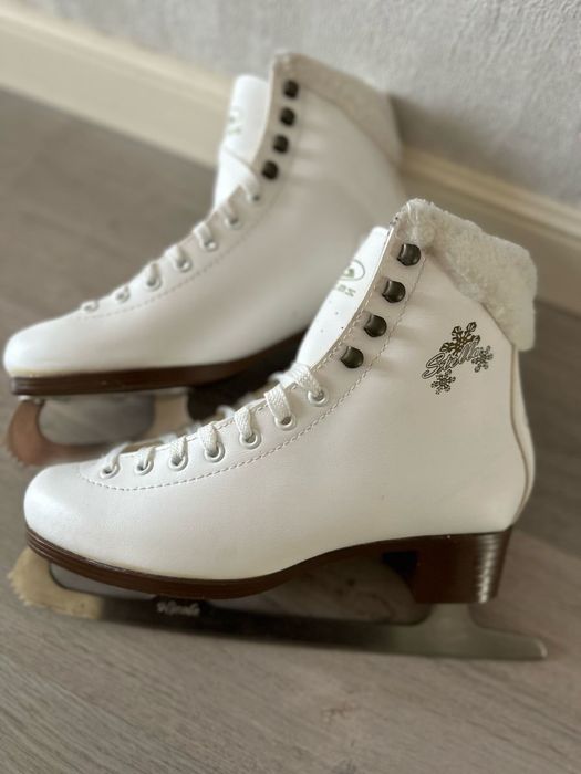 Коньки фигурные Botas Stella