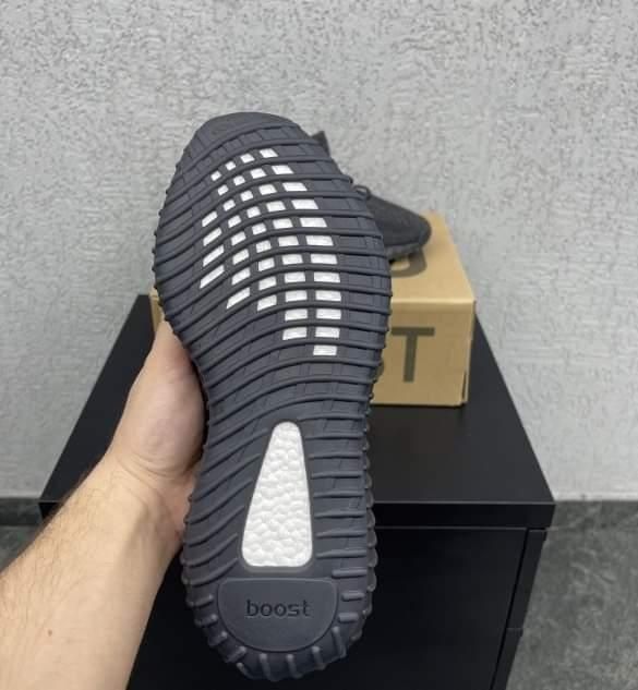 Yeezy Boost vând urgent