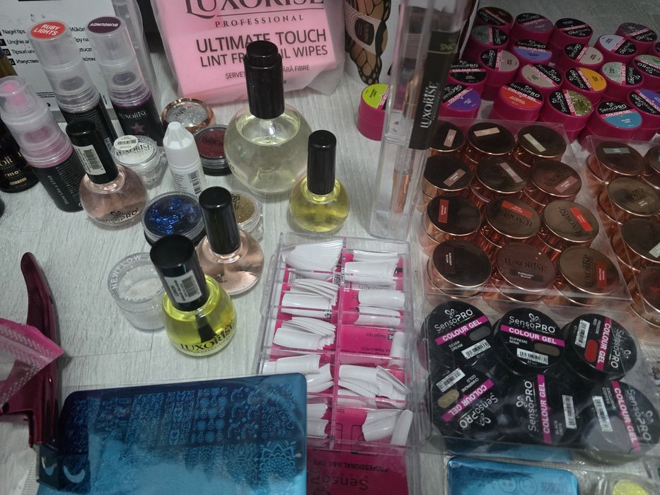 Vând tot ce se vede