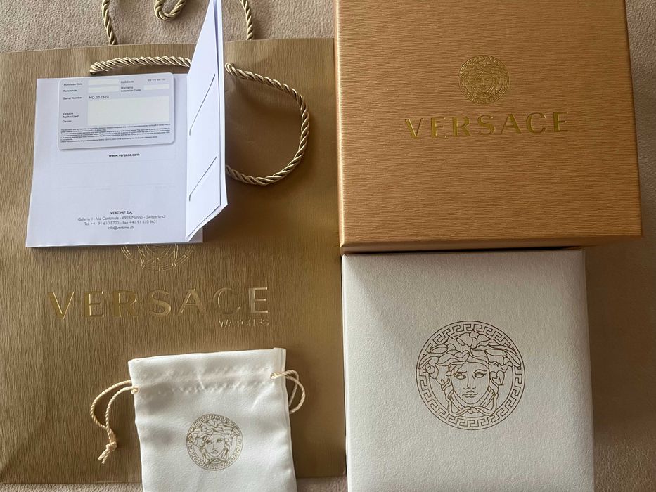 Breitling Colt Chronograph 
и Versace Aion 
A53035