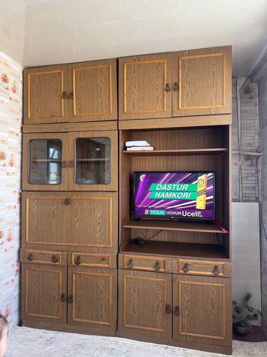 Shkaf sotiladi ichidegi lari blan