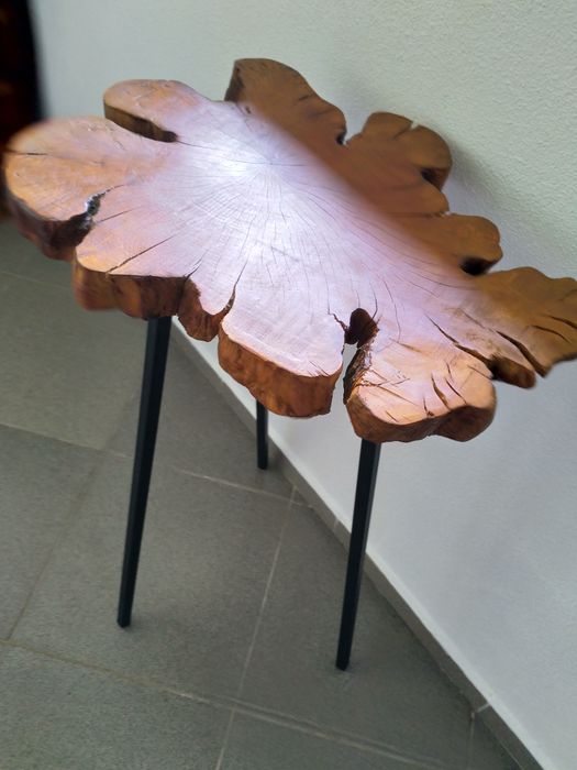 Măsuță de lemn masiv