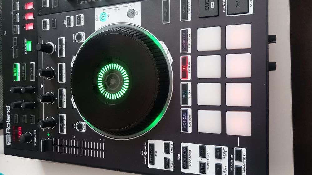 Roland DJ-808 Professional 4 Channel Mixer DJ Controller Serato Rekord