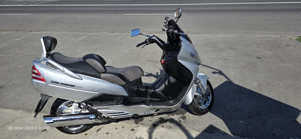 Suzuki Burgman AN 400
