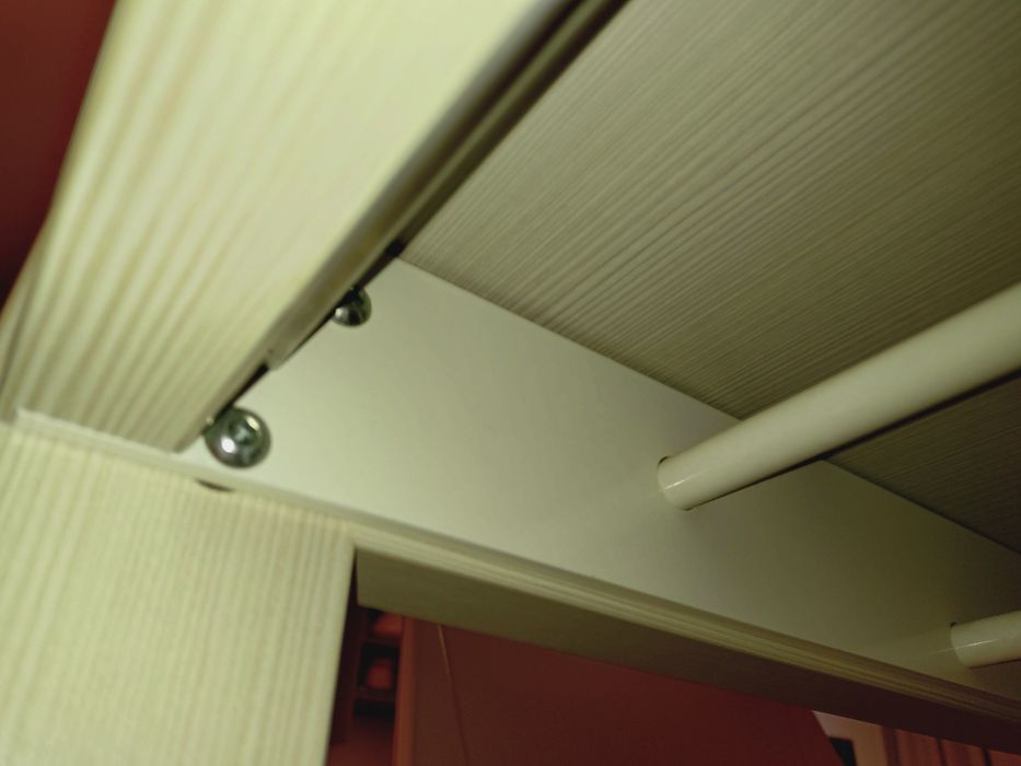 Masa 130x85x75 (Lxlxh) bej deschis + 4 scaune