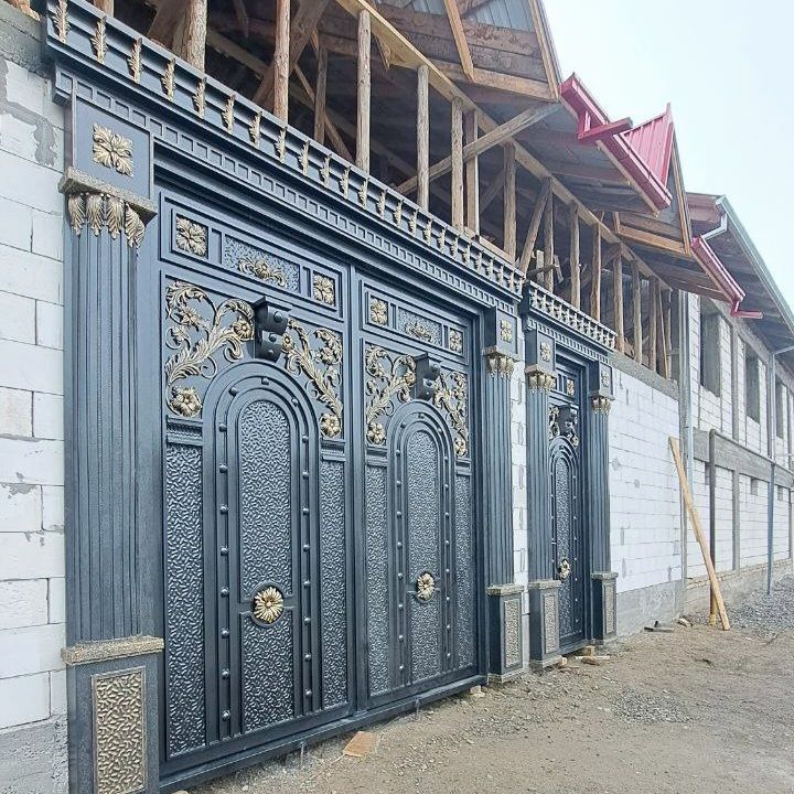 Дарвоза, Ворота, Козерог