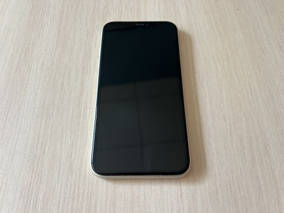 Продавам Apple iPhone 11 64GB