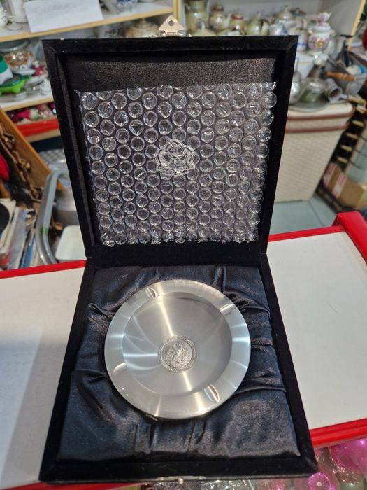 Продам пепельницу новую