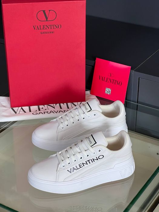 Adidasi Valentino noi !!! Marimi 40/44 !!!