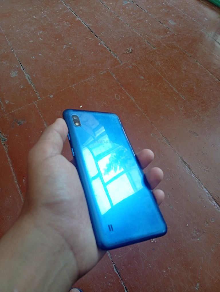 Samsung A10 telefon soriladi