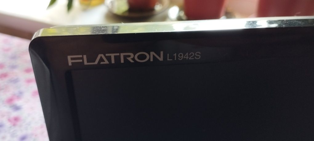 Монитор LG Flatron L 1942s