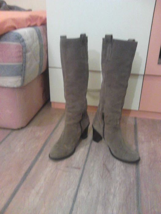 Почти нови естествена велур .Цвят каки .Номер 37 Стелка 24см