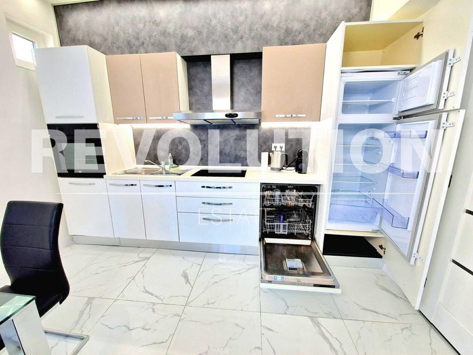 Дава се под наем Четиристаен апартамент в Варна, Общината - 100 кв.м за 1000 € - Снимка #1