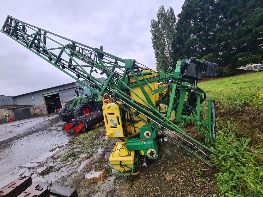 Instalatie erbicidat John Deere 510 24 metri purtata met pompa