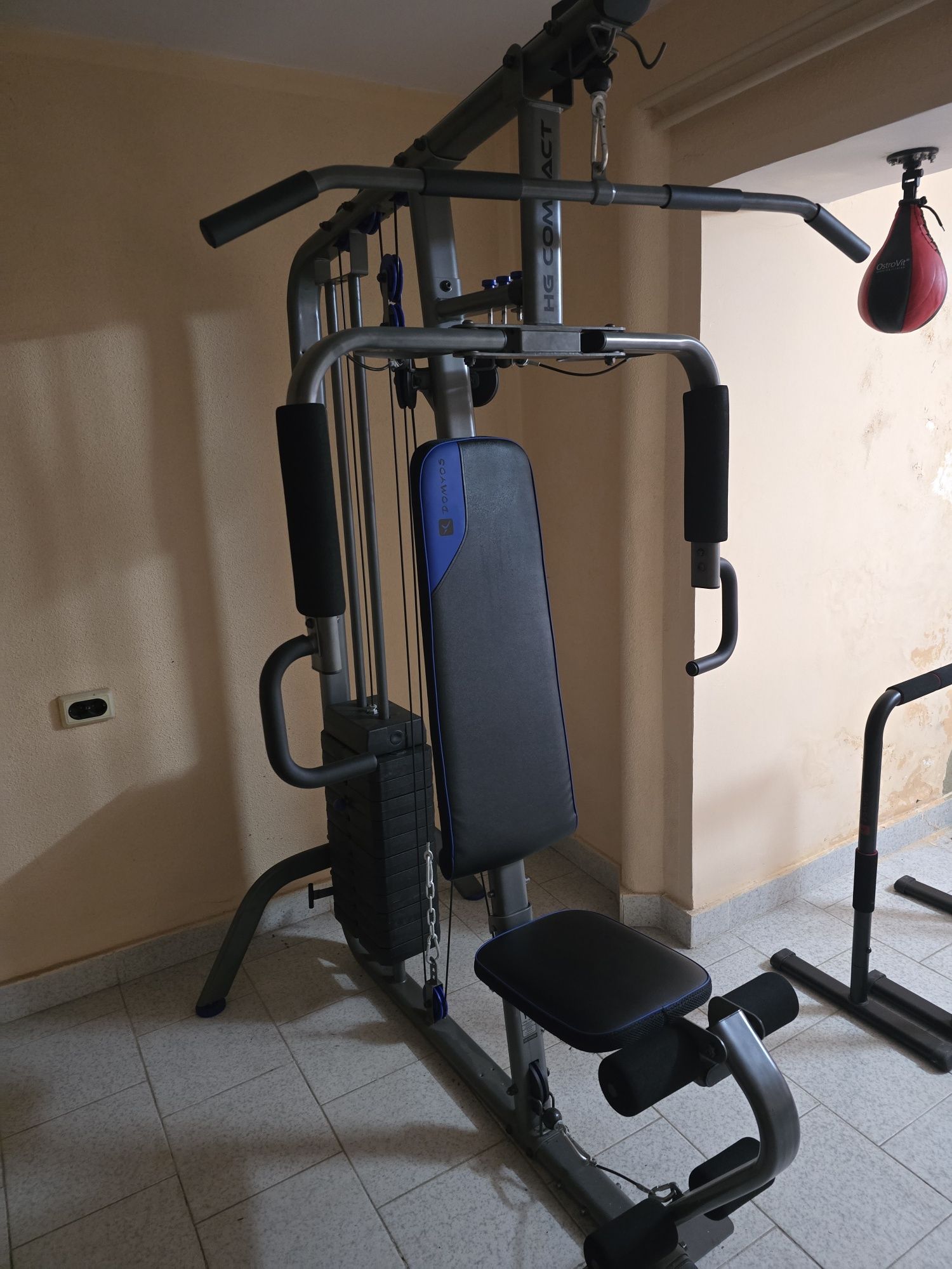 Продавам мултифункционална фитнес машина Domyos HG Compact