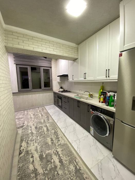 Kvartira sotiladi srochna 5/2/4 106 kv tayor pad kluch taqachida