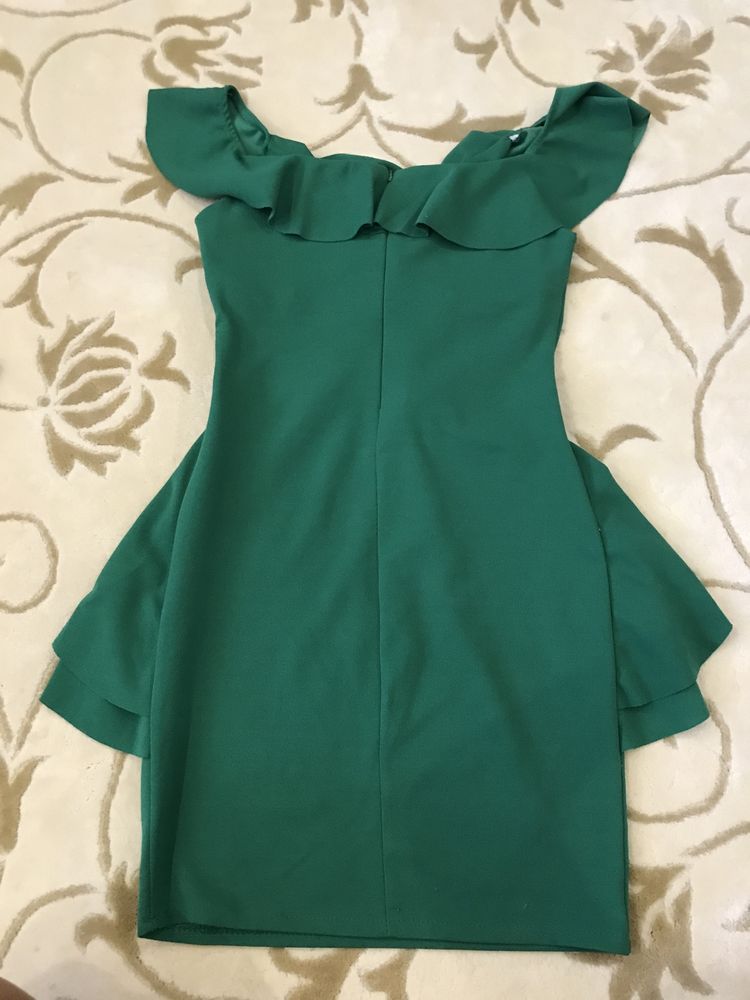 Тъмно зелена рокля