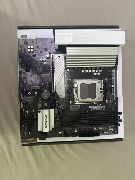 Memorie RAM 32 gb dual kit luminat rgb + Placa de baza Asrock B850Mpro