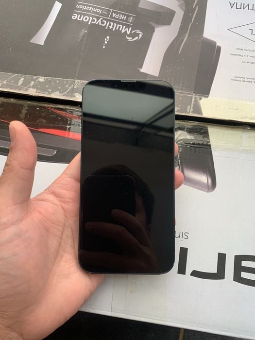 Iphone 13 black .