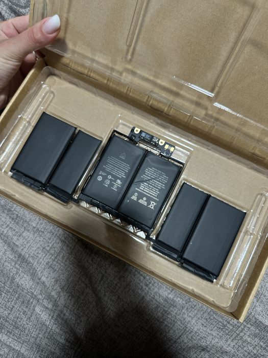 Vand baterii pentru MacBook 13” 2015-2020