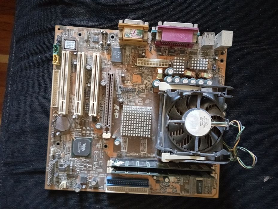 Продаю раритетные материнские платы.