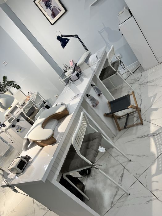 Продам стол и тумбу для мастера маникюра