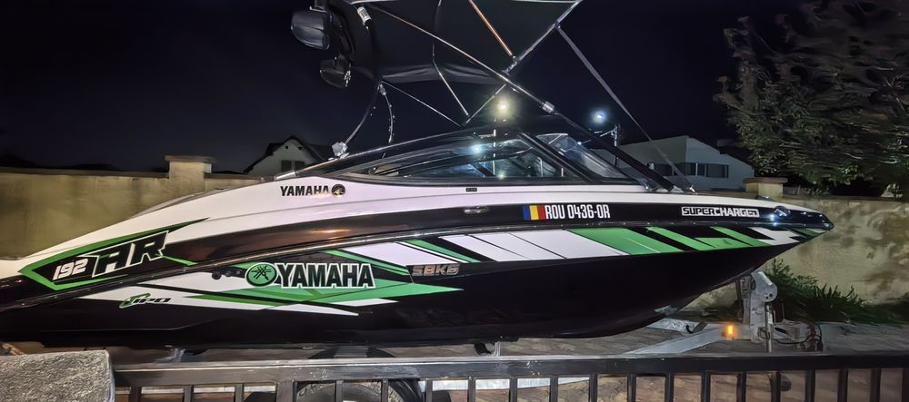 Ambarcatiune superba Yamaha AR192