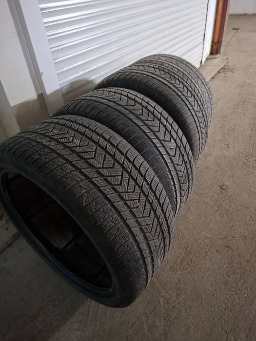 Продавам зимни гуми 285/35/22” Пирели Спорт зимни