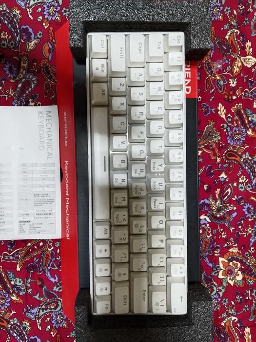 Qimat klavetura Mishka Zor oyin oynashi