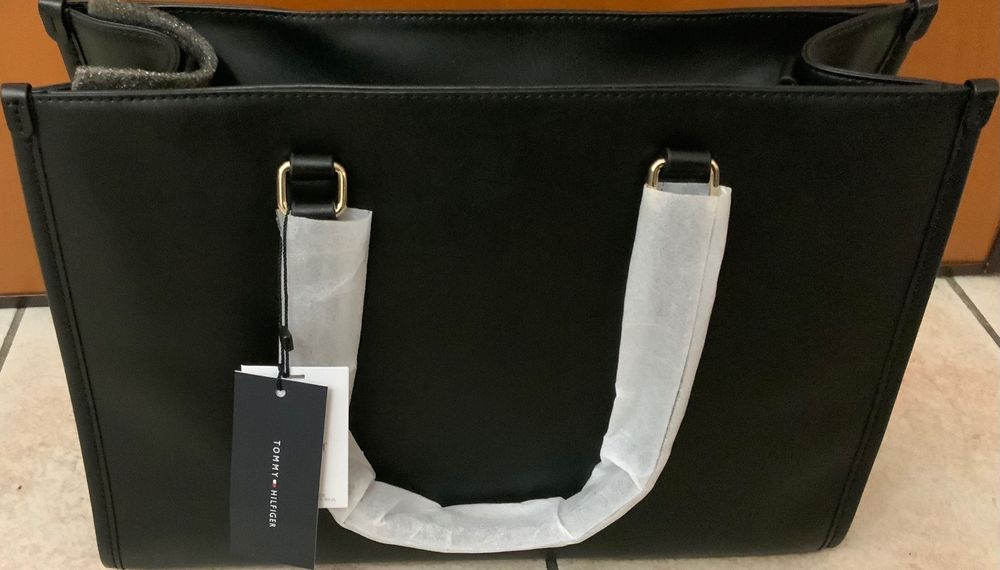 Tommy Hilfiger чанта