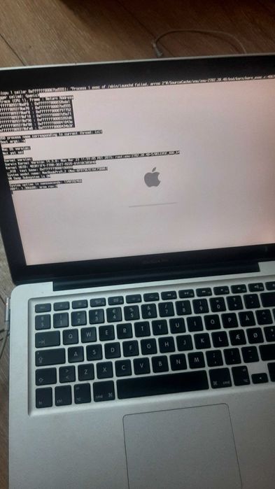 Vând 3 laptopuri Apple 2 MacBook Pro, un MacBook Air 2012 pentru piese