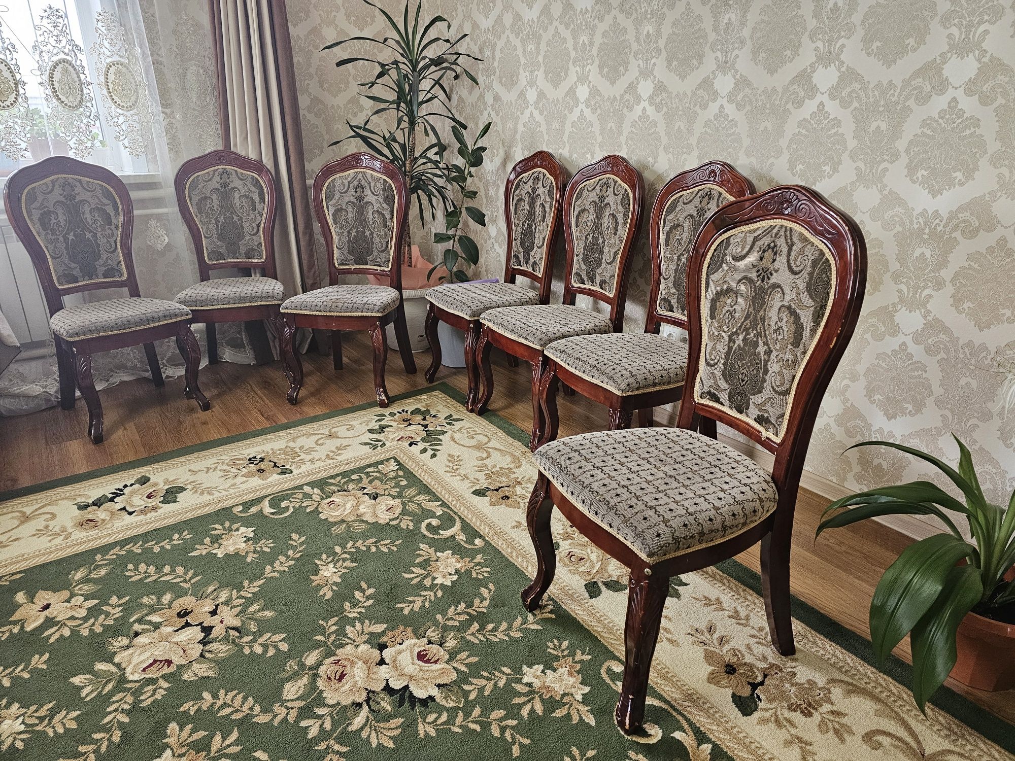 Стол и стулья комплект