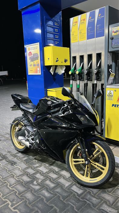 Vând yzfr125 2010