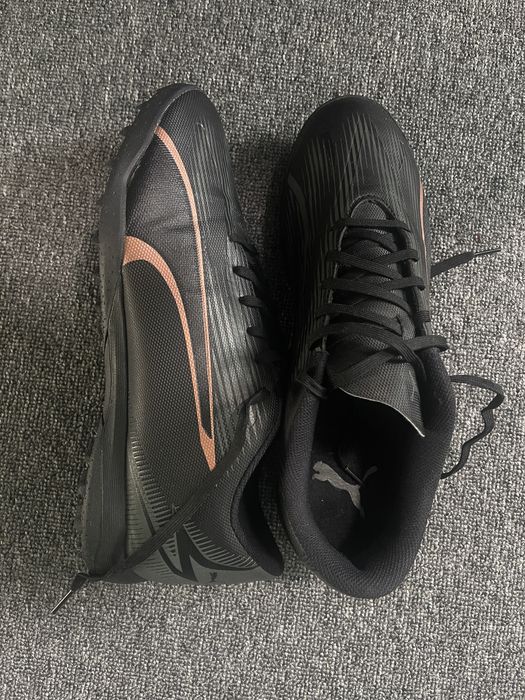 Adidași de fotbal Puma – Mărimea 44.5 – Negri – Crampoane sintetice