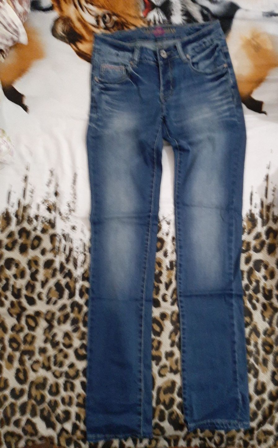 Двойка. Женские джинсы  с  джинсовой  "косухой"     .