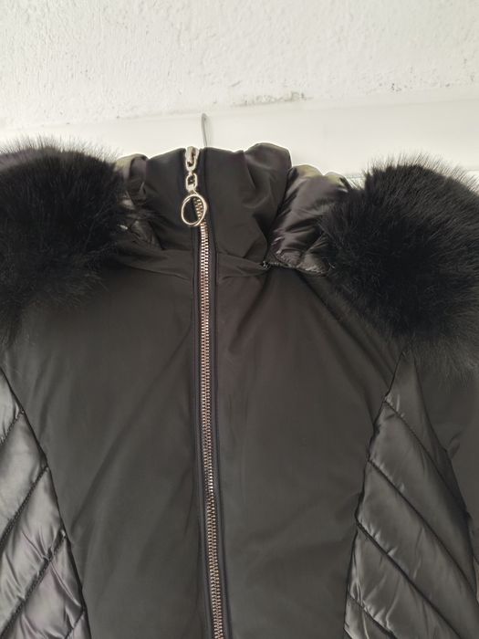 Дълго ,черно ,зимно яке