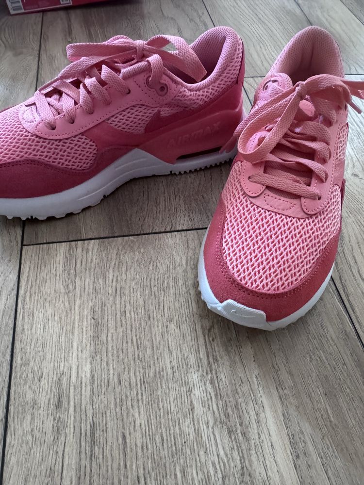 Nike 38 размер чисто нови