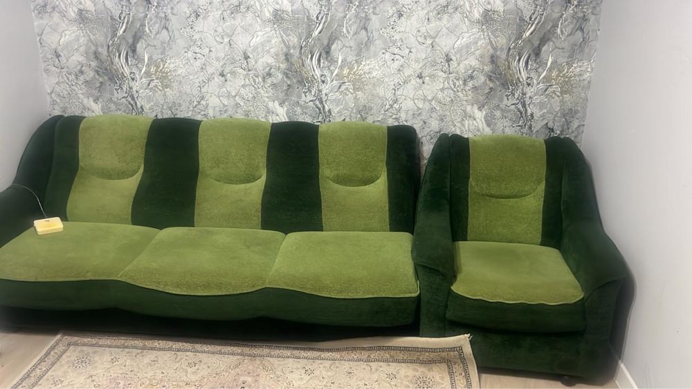 Продам Диван с 2-мя креслами