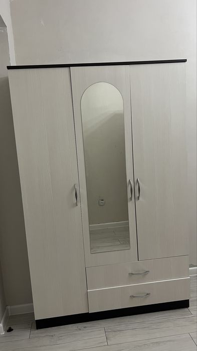 Тап таза шкаф сатылады жағдайы жақсы