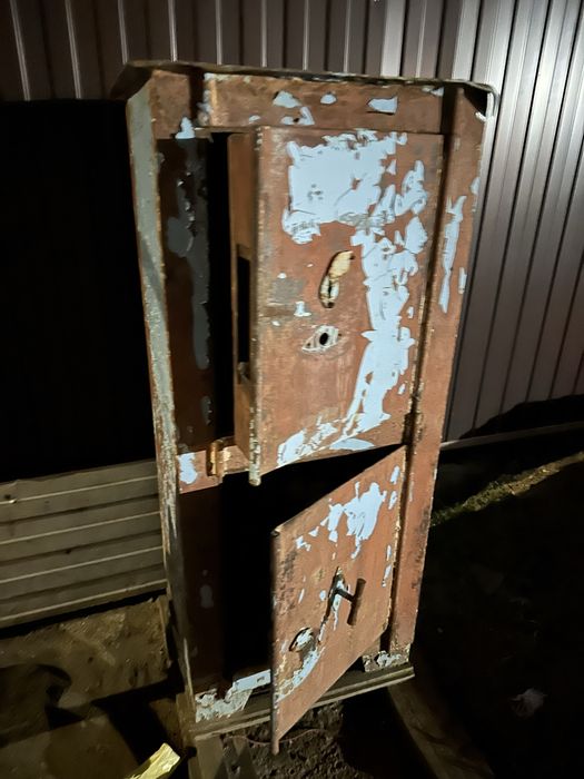 Продам старый сейф