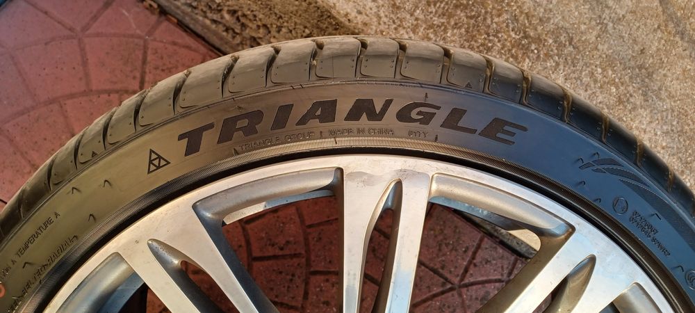 Anvelope Dunlop de iarnă 235/40/r19